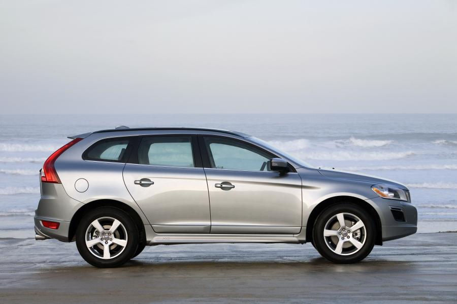  Volvo XC60 R-Design 2010 года  (фото 8 из 12)